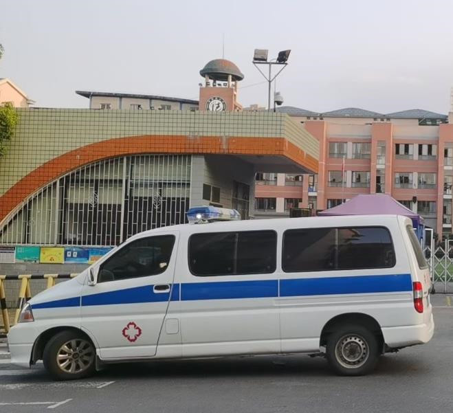 磐安救护车出租护送骨折病人一公里多少钱